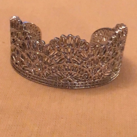 chloe + isabel queen lace cuff - Picture 6 of 6